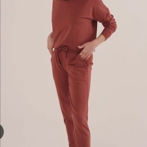 Knix Good to Go crew neck and matching jogger in cinnamon.